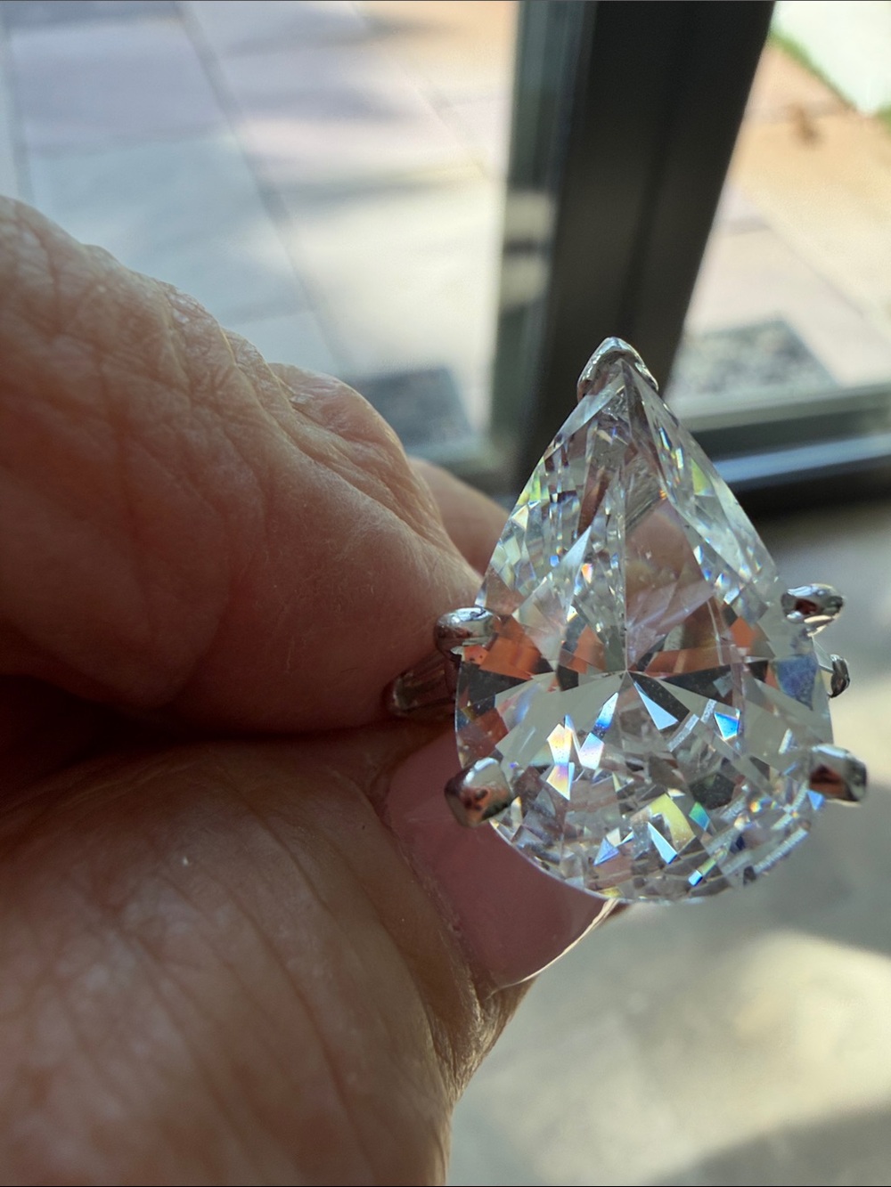 Very large (10+carats)manufactured pear shaped diamond ring - Picture 2 of 3